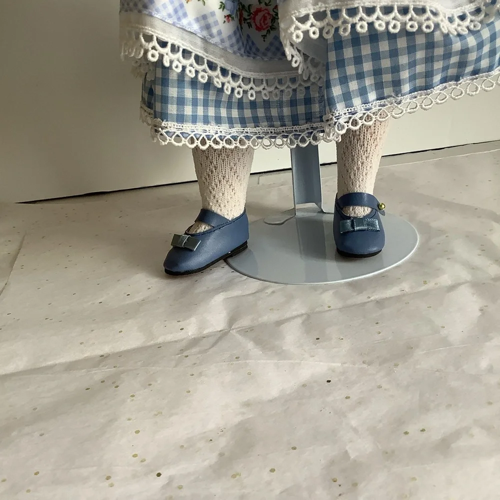 Vintage Ashton Drake Galleries in Gingham‎ and Bows Collection Gwendolyn Doll